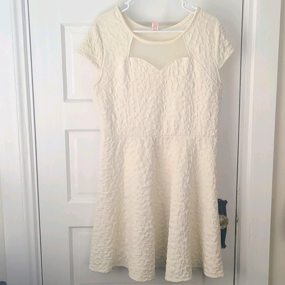 🏷3/$15🏷 Cream Cocktail Dress